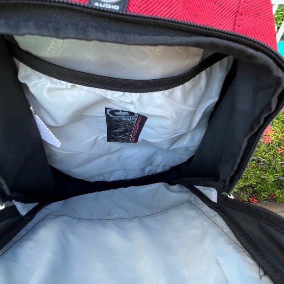 Shore Thing red/black tech backpack - Picture 6 of 13